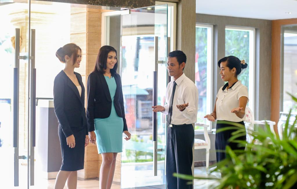 Sylvia Hotel Premier Kupang Kupang  Buitenkant foto