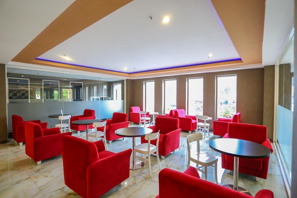 Sylvia Hotel Premier Kupang Kupang  Buitenkant foto