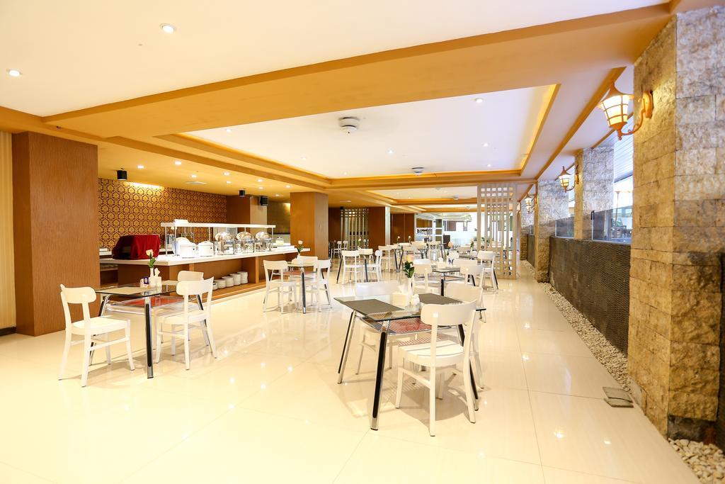 Sylvia Hotel Premier Kupang Kupang  Buitenkant foto
