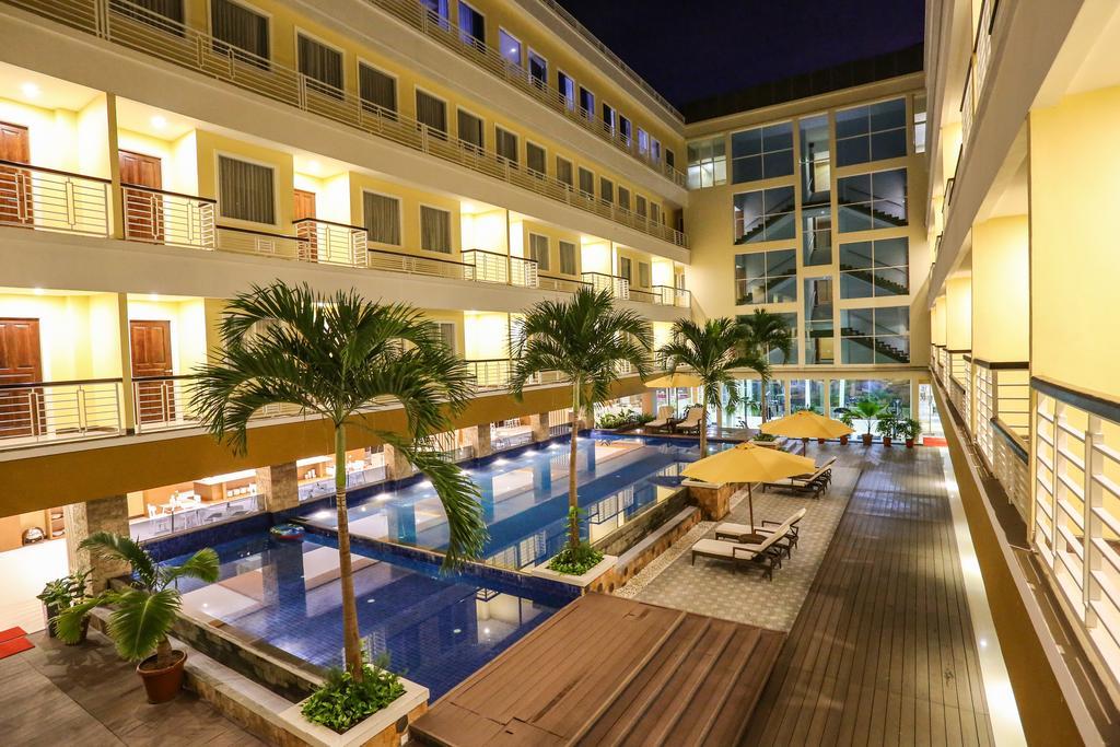 Sylvia Hotel Premier Kupang Kupang  Buitenkant foto