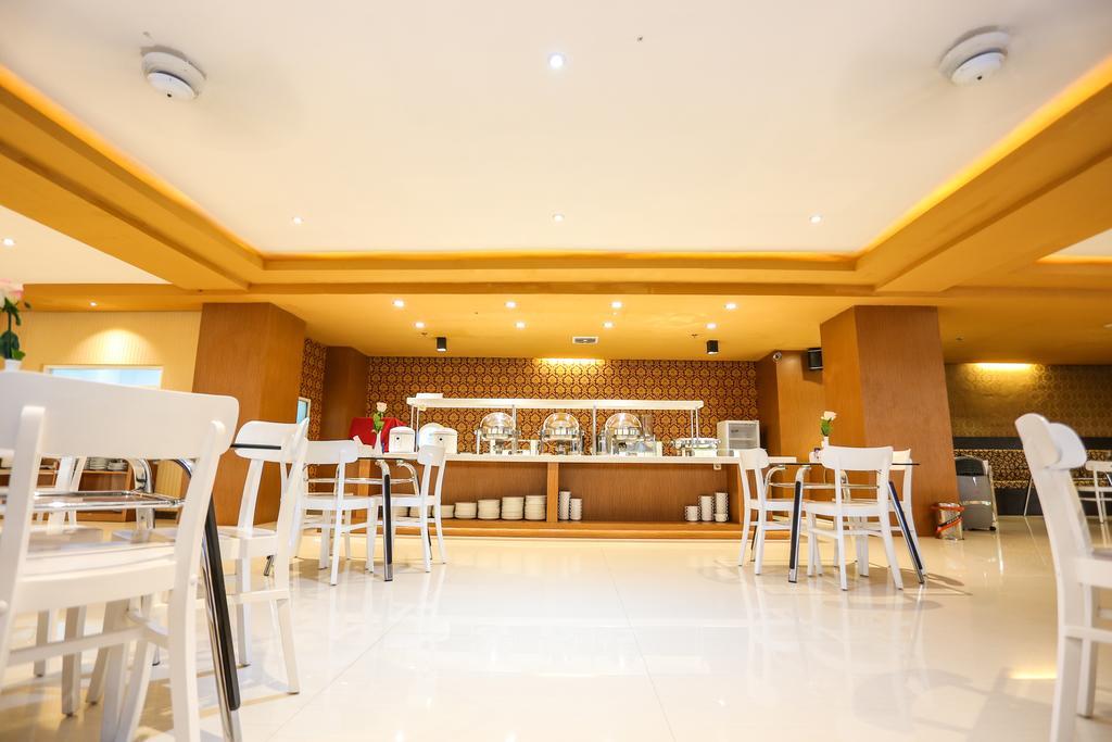 Sylvia Hotel Premier Kupang Kupang  Buitenkant foto