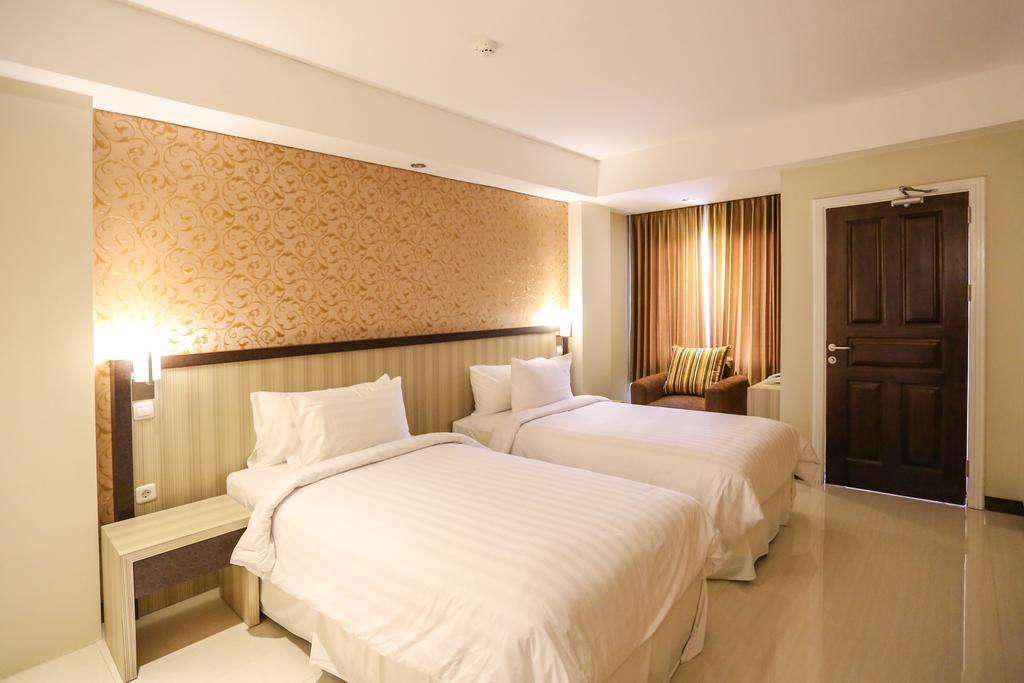 Sylvia Hotel Premier Kupang Kupang  Buitenkant foto