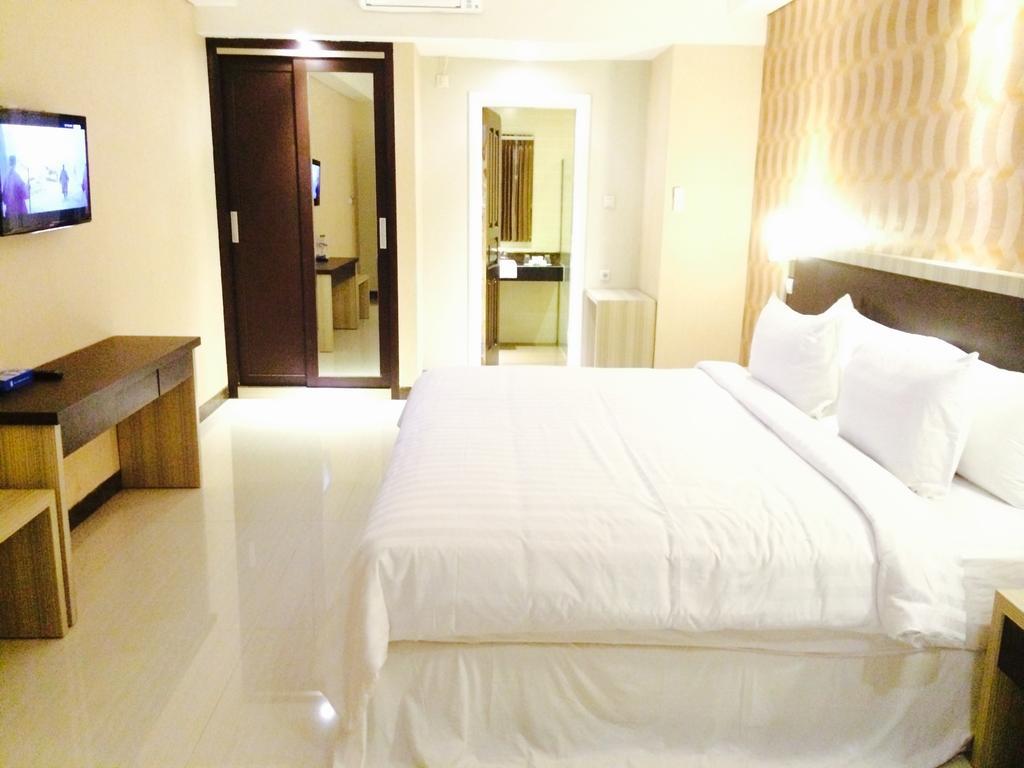 Sylvia Hotel Premier Kupang Kupang  Buitenkant foto
