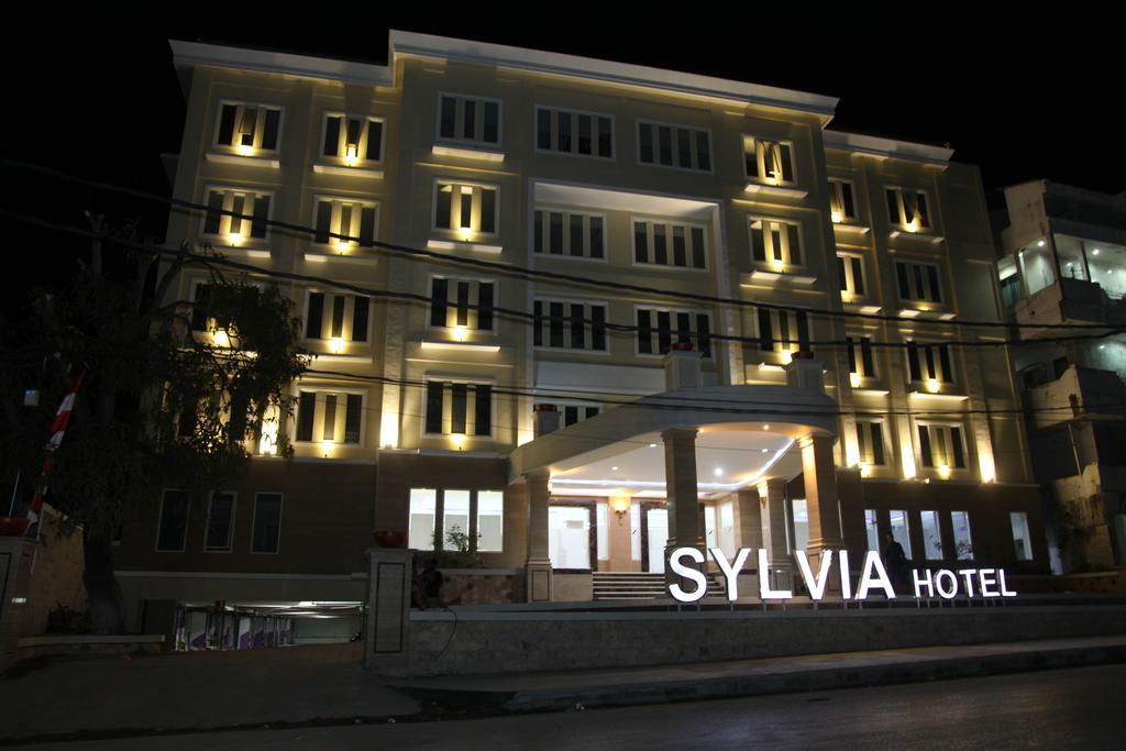 Sylvia Hotel Premier Kupang Kupang  Buitenkant foto