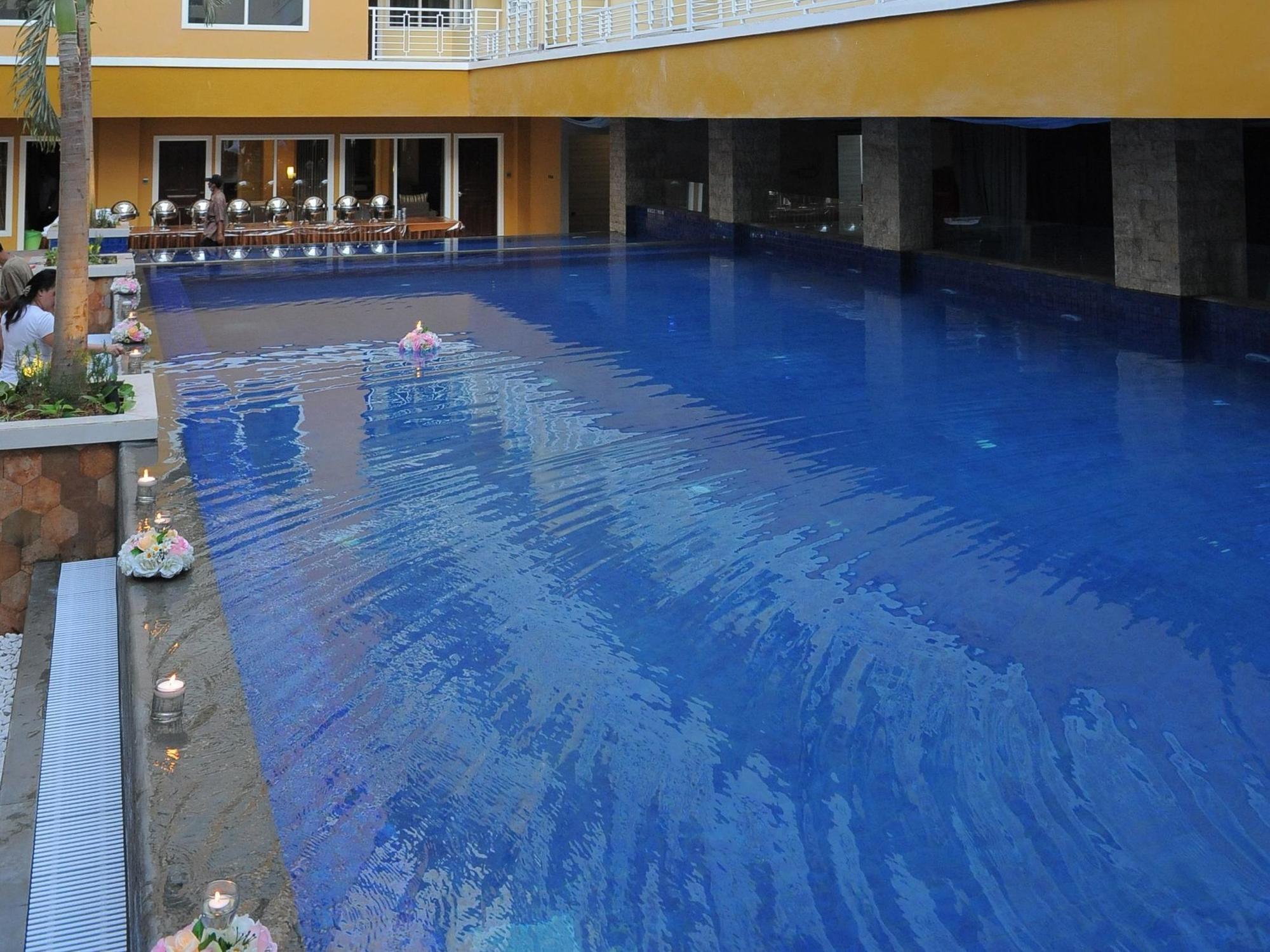 Sylvia Hotel Premier Kupang Kupang  Buitenkant foto