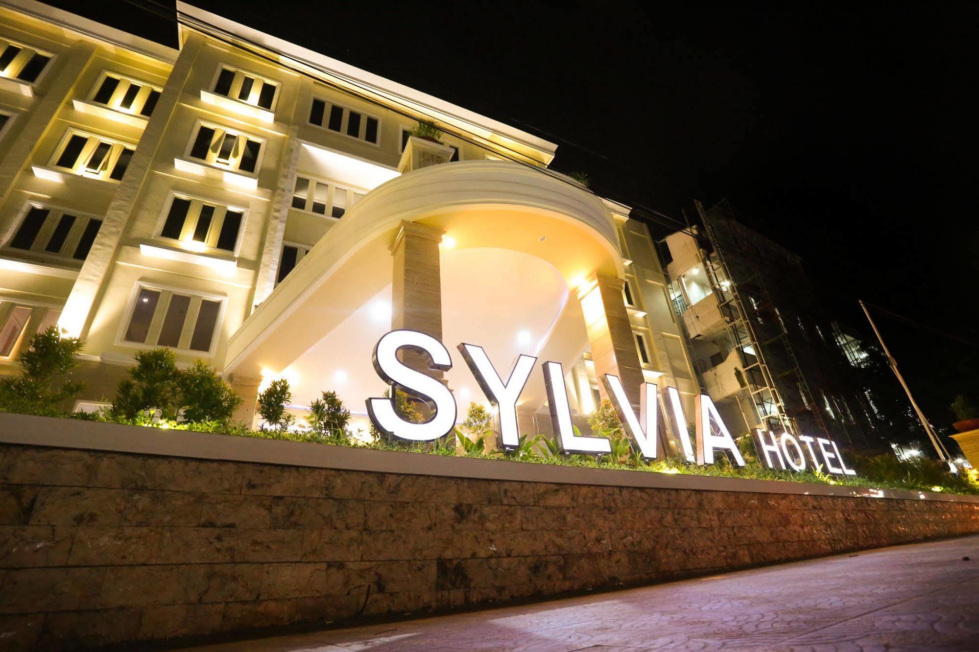 Sylvia Hotel Premier Kupang Kupang  Buitenkant foto
