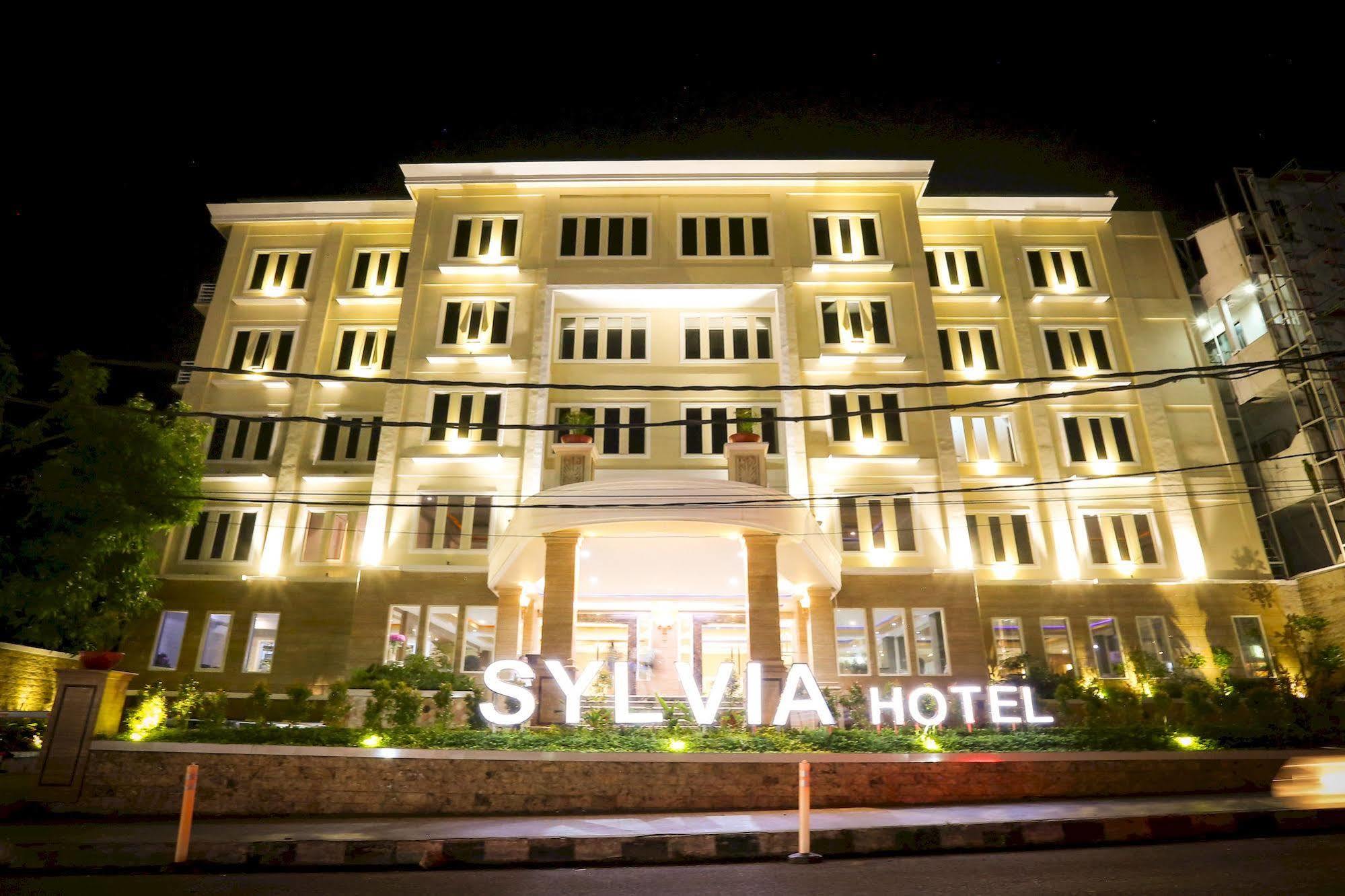 Sylvia Hotel Premier Kupang Kupang  Buitenkant foto