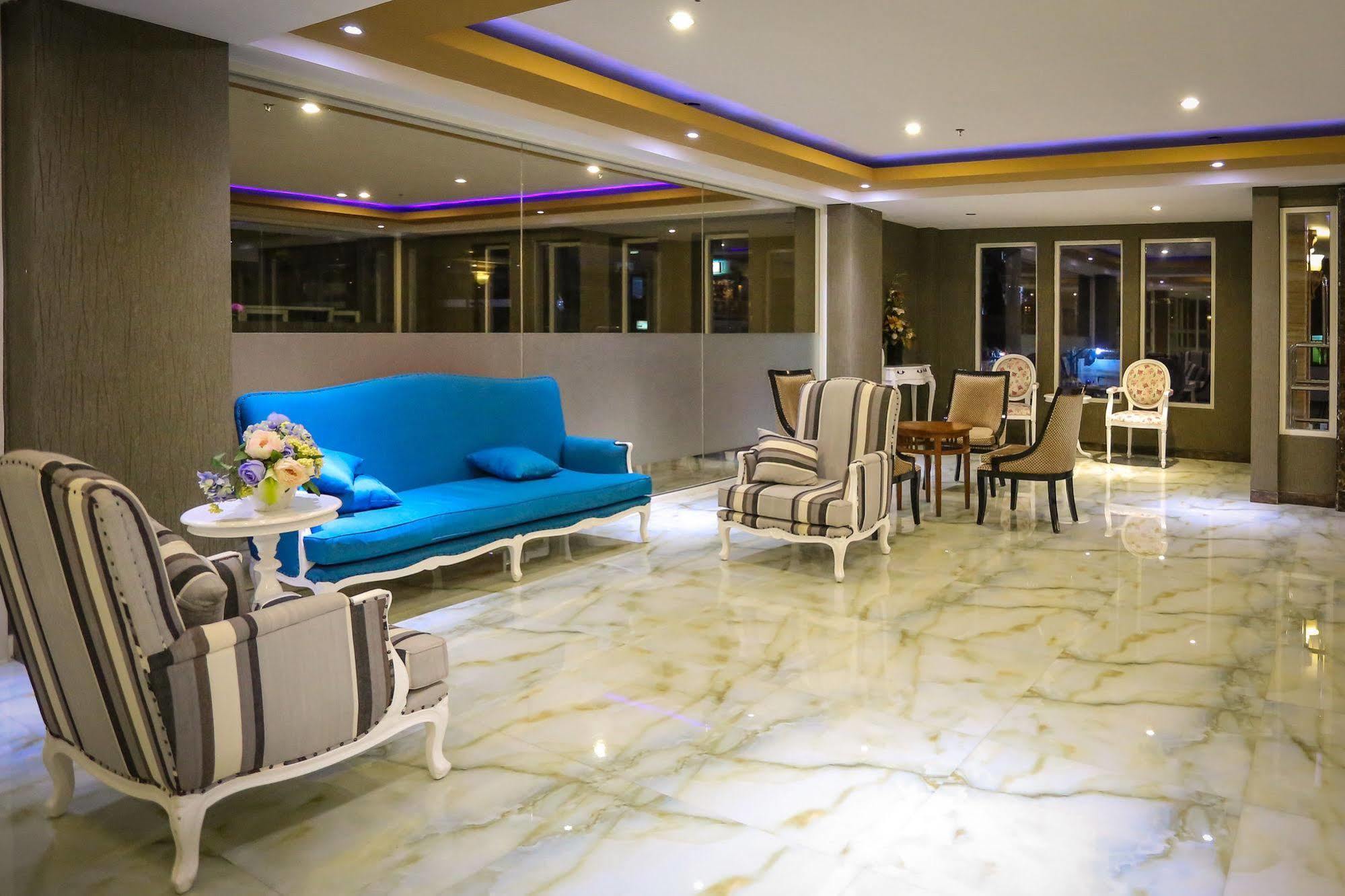 Sylvia Hotel Premier Kupang Kupang  Buitenkant foto