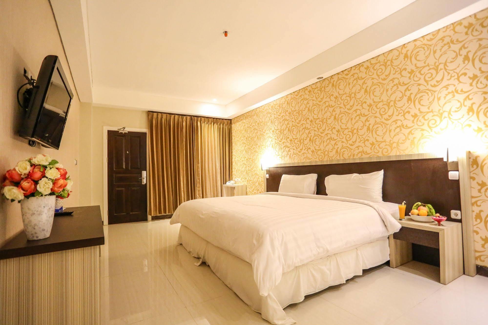 Sylvia Hotel Premier Kupang Kupang  Buitenkant foto