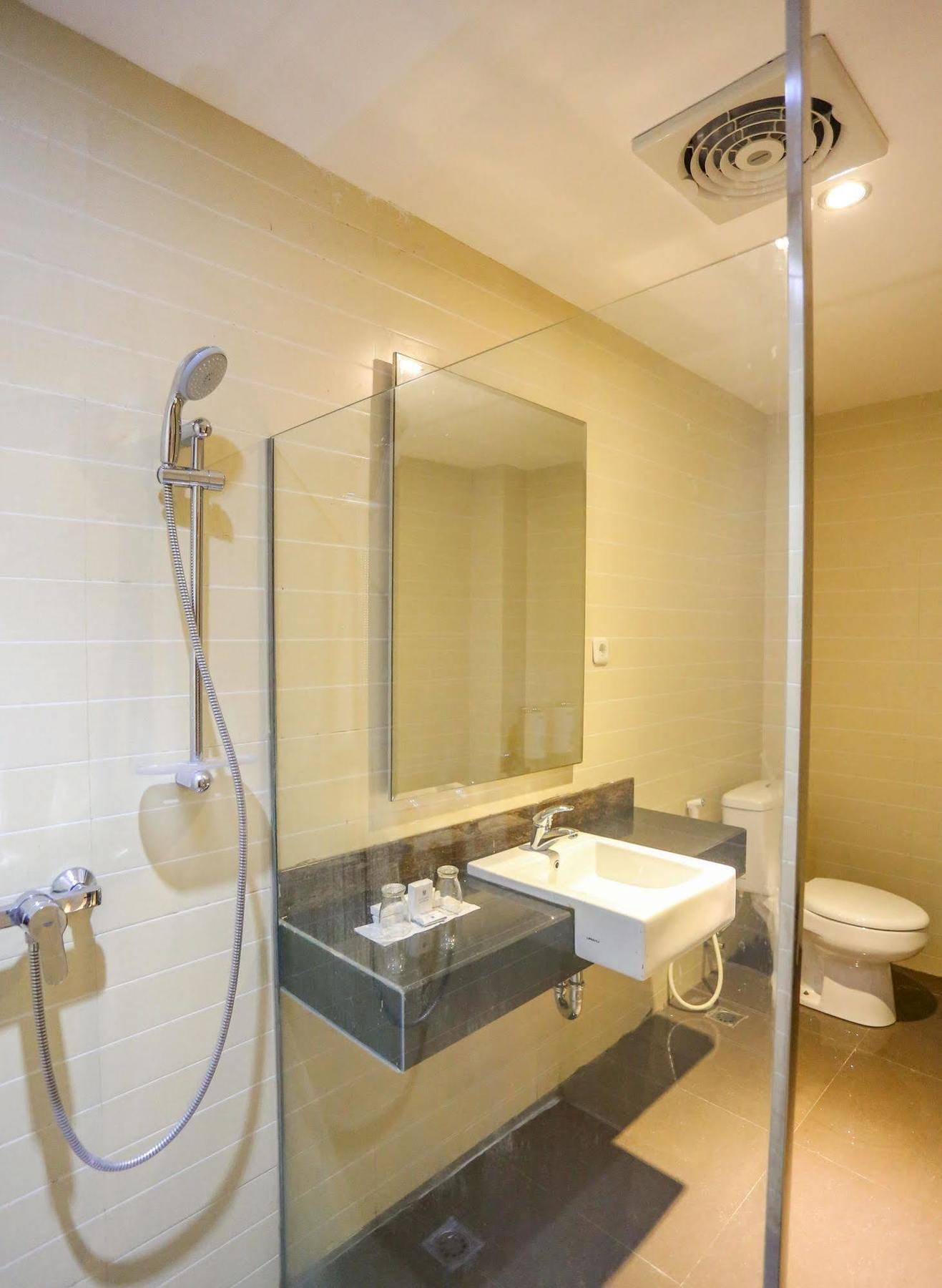 Sylvia Hotel Premier Kupang Kupang  Buitenkant foto