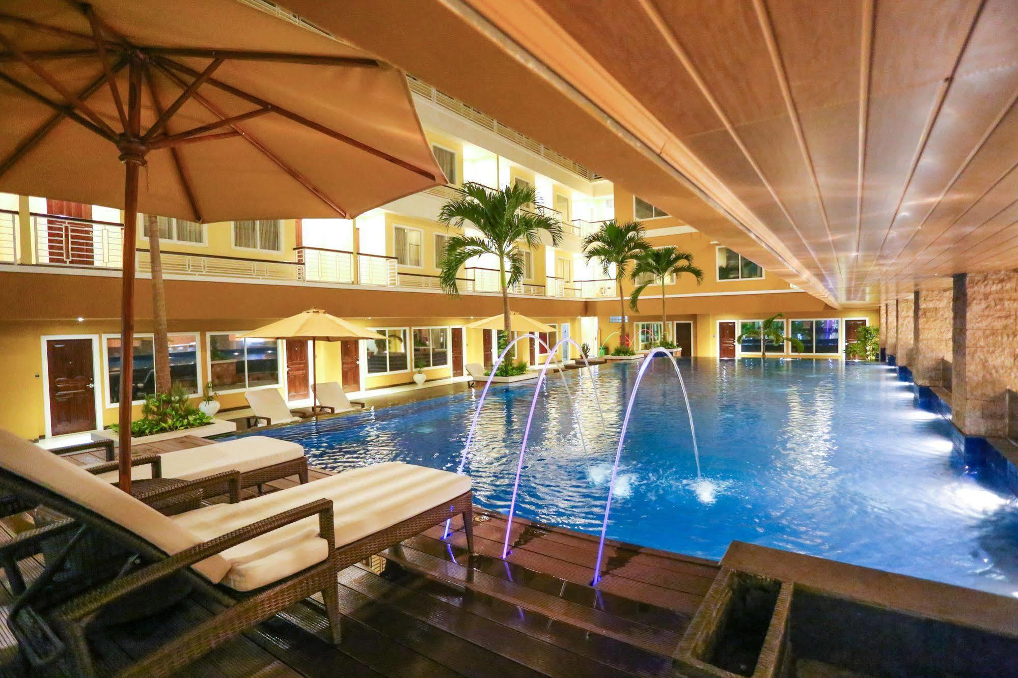 Sylvia Hotel Premier Kupang Kupang  Buitenkant foto