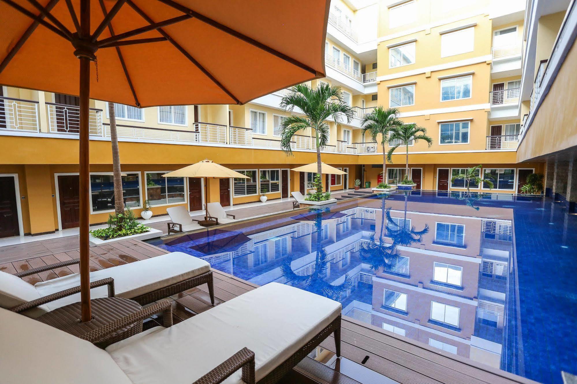 Sylvia Hotel Premier Kupang Kupang  Buitenkant foto