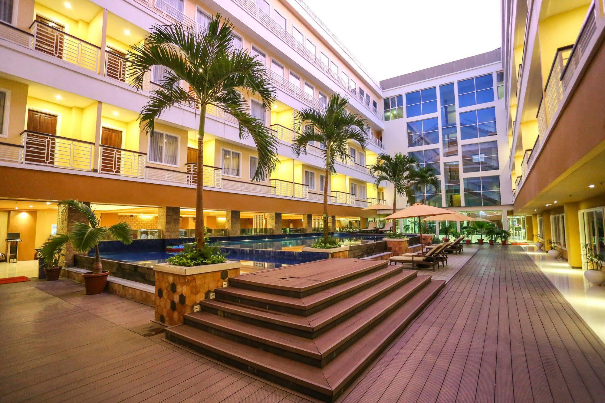 Sylvia Hotel Premier Kupang Kupang  Buitenkant foto