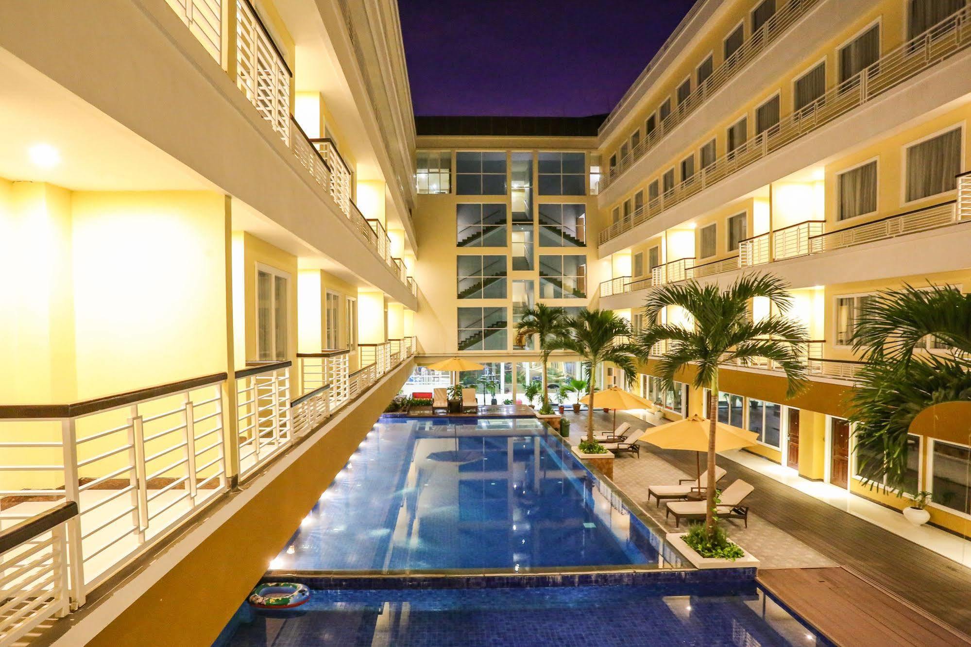 Sylvia Hotel Premier Kupang Kupang  Buitenkant foto
